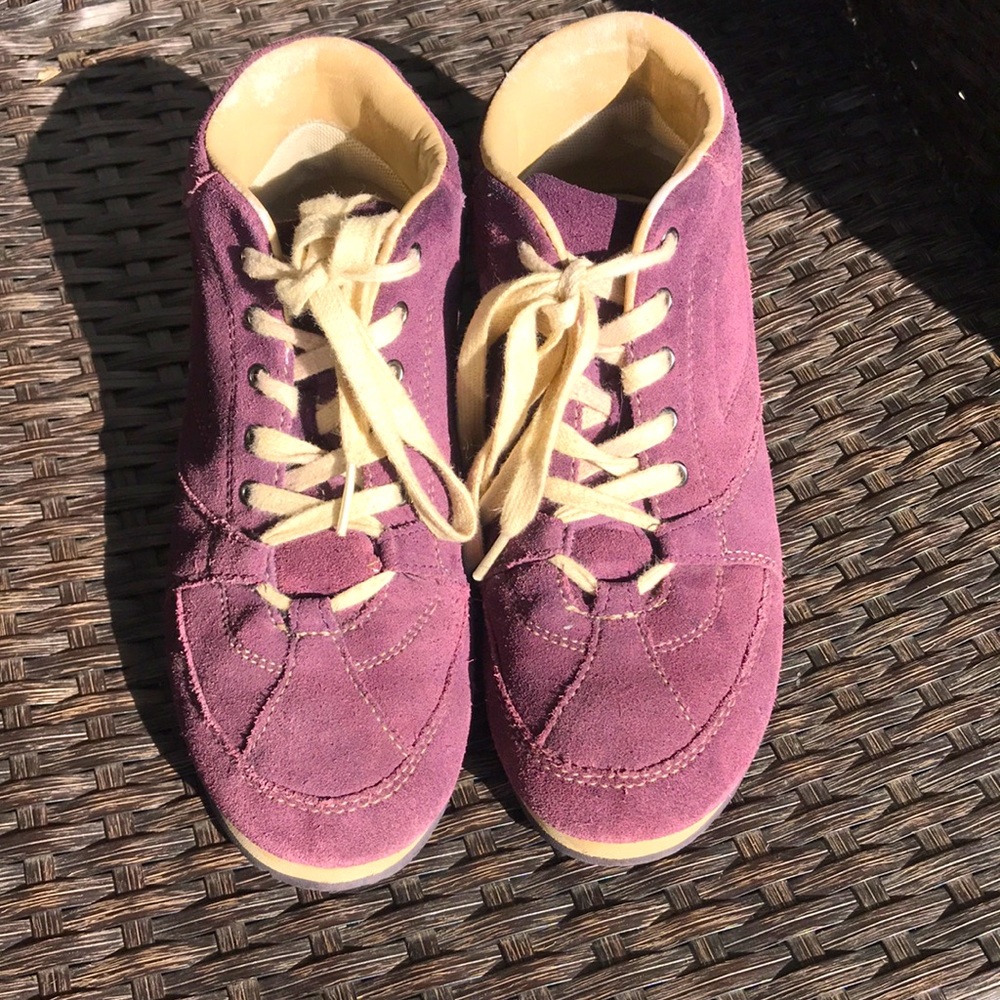 So comfy and fun! Aerosoles Wild Rapid Suede Tennis Shoes Sz 5.5.
